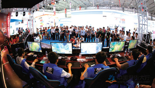 更是与梅西 更是与梅西